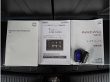 【書類一式揃い】基本的な操作はもちろん、困った時に役に立つ取扱説明書、整備履歴が確認できるメンテナンスノ-ト。書類が揃っていると安心できますよね。