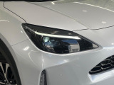 【LEDヘッドライト】悪天候や夜間走行時も良好な視界を確保し安心して運転できる高輝度LEDヘッドライトを装備!点灯速度が早く、消費電力も抑えられています。