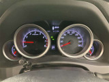 視認性に優れたメーターを採用しており、走行中でも車速や情報が分かりやすく表示されます。運転時の視線移動をむりのない範囲に抑え、快適で安心感のあるドライブをサポートします。