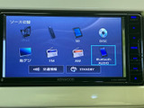 地デジやFM・AM、Bluetoothなど複数の音源を選択できるメニューです。使いたい音源を画面上のアイコンから選べるため、気分や利用シーンに合わせて切り替えやすく、日常の移動を快適に彩ります。