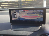 【360&deg;ビューモニター】  とても分かりやすい、クルマの上から見下ろしたような映像で、駐車サポートをしてくれます。