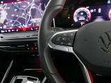 設定したスピードを上限に自動で加減速をし、一定の車間距離を保つ事で長距離運転の疲労を軽減する【ACC】が装備。