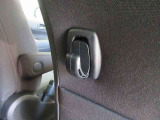 運転席バックに荷物を掛けられるコンビニフックを設置!お買い物バックを掛けるのはもちろん、レジ袋を掛けてゴミ袋として使用したり、様々な用途でお使いいただけます!使わないときは収納しておけて便利です♪