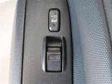 運転席のみパワーウインドウです。