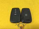 スマートキーはカバンやポケットに入れておけば、ドアロックアンロックやエンジンの始動が出来ます!