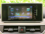 音源を選ぶメニューが表示され、FM・AMやUSB、Bluetooth Audioなどの項目を確認できます。利用したい音源を画面から選べる、日常使いに便利な装備です。