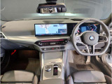 ☆センターパネルを運転席側に僅かに傾けたBMW独特のインパネ☆【駆け抜ける歓び】はここからもスタートしております☆