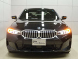 一目でBMWと解る存在感。象徴的なキドニーグリルを中心にシャープなヘッドライトと力強い表情が融合。スポーティーさとエレガンスを兼ね備えたBMWならではのフロントフェイスです。