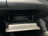 車検証入れになどにも使える便利な収納BOXあります。
