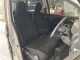 運転席まわりです。運転席からの視界が左右に広く隅々まではっきりと見渡せます!クルマの前端も把握しやすく安心して運転できます!