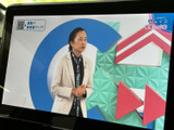 テレビ番組を画面に表示でき、停車中の休憩時間にニュースや番組を視聴して過ごせます。画面には映像が大きく表示され、車内でひと息つきたいときの楽しみとして活用できます。