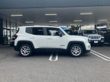 Jeepの台形のホイールアーチを継承し走破性も兼ね備えております。