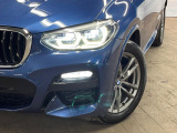 ●LEDヘッドライト:高寿命LEDヘッドライトで、安全運転を支える良好な視界を。