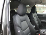 ☆フロント座席シート廻り☆ ☆ドライブを快適に楽しむための前席空間☆クルマとの一体感が心地よいフロントシート☆