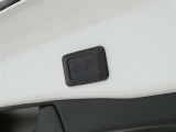 とても便利なパワーバックドア装備のお車になります!!車内からも操作ができますのでとても重宝しますよ★