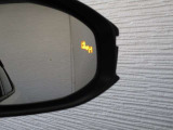 隣車線を走る車両をレーダーで検知し、ドアミラーでは確認しにくい後側方エリアに存在する車両に加え、急接近してくる車両も検知します。車両を検知するとドアミラーに搭載されたLEDインジケーターが点灯します。