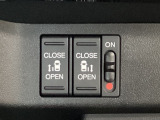 リアドアは乗り降りに便利な両側電動スライドドアです。また運転席に座っていながらスイッチ操作で自在にスライドドアを開け閉めできます。