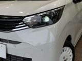 【LEDヘッドライト】悪天候や夜間走行時も良好な視界を確保し安心して運転できる高輝度LEDヘッドライトを装備!点灯速度が早く、消費電力も抑えられています。
