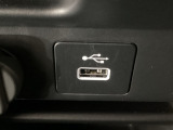 【USBポート】USBポートも装備されています♪スマートフォンのオーディオに連携も可能です。今や欠かせない装備の一つです!