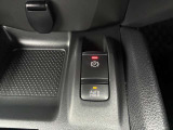 電動パーキングブレーキです。オートホールド機能もあります。
