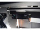 ETC車載器を装備。ETCカードをセットすることで、高速道路の料金所をスムーズに通過できます。