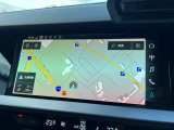 【スマートフォンインターフェース搭載】スマホと連動し地図や音楽の設定が可能。MMIナビゲーションでは、高解像度カラーディスプレイに、Bluetooth接続によるハンズフリー通話機能を搭載しております。