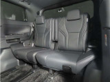 便利な5:5分割可倒式シートです。収納と乗車人数のバランスに優れています♪荷物の大きさに応じたラゲージスペースをフレキシブルに作り出せるので、シーンに応じた使い方ができます♪
