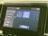 オーディオソースの選択画面では、テレビやMiracastなどの項目を確認できます。画面から選択しやすく、用途に応じて切り替えられるため、車内での時間を便利に楽しめます。