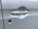 キーをポケットに入れたままでもドアのロック&アンロックができ、雨の日や、荷物の多い日に大活躍!