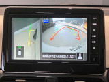前後左右4つのカメラで、上から見たような映像をお届け、駐車時も安心、アラウンドビューモニター付(肉眼では確認し辛い左前の映像に切り替えることも可能です)。