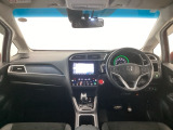 【前方視界】開放的な前方視界!運転がしやすく疲れにくいです♪窓が大きく、見通しがとっても良いおクルマですよ♪