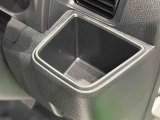 運転席ドリンクホルダー付いてます