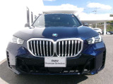 「BMWが残存価格を保証するのでローン満了時に清算の必要がなく次のBMWにスムーズに乗り換えられる」そんな安心と歓びが続くのがBMWフューチャーバリューローンです。