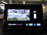 バックカメラの画像です。ガイドラインがスムースな車庫入れをサポートいたします。車庫入れの安心感がアップしますね。