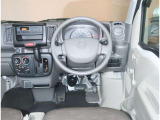 【運転席からの視界】実際に乗るとこんな感じの視界です。十分に広い視界を確保しています。