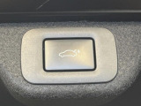 【パワーバックドア】スマートキーや運転席のボタンを押すだけでリアゲートが自動で開閉します!荷物を持っている時や、高い位置にあるバックドアを閉める際に便利な機能です♪
