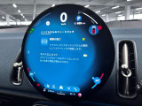 デジタルスピードメーター、航空機のコックピット操作箇所と同じ配色で目が疲れにくいように設計されてます。