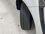 タイヤサイズは185/60R15!納車前の点検時にタイヤ交換させていただきます!スペアタイヤがついていて、不測の事態が起きても安心です!
