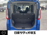 お荷物がたくさん積めて、長物など背もたれを倒せば積めますので、色々な用途で使用できます。