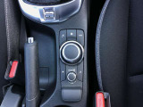 コマンダーコントロール 手もとを見ることなく操れるようシンプルで使いやすく安全運転に一役。