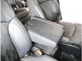 運転を、より快適に♪アームレスト付です!ロングドライブも問題なさそうですね!