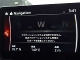【カーナビゲーション】別売り「ナビゲーション用SDカード」をご購入いただきますと、純正ナビゲーションが使用可能です。画面は「走行安全性」を優先した、見やすい位置に配置しました。