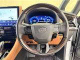 ステアリングスイッチ搭載!手を離さずに手元のスイッチでさまざまな操作が可能。運転中、視線をそらさなくても操作ができて安全です!