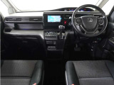 ◆インテリアパネル◆視界広々で非常に運転しやすくロングドライブでも疲れを感じさせないすっきりとまとまったインパネ周りです。