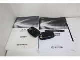 スマートキータイプのお車です♪ ポケットやカバンにキーを入れたまま、ドアの開閉やエンジンスタートができる便利な装備です(^_-)-☆