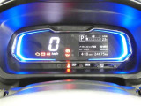 とっても見やすいメーターです。夜間時はラグジュアリーな気分にさせてくれる照明が魅力ですので、夜のドライブも楽しみになりますよ♪