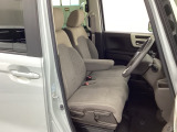 自社整備工場で点検整備をおこなってからお渡ししています。車検が残っている場合は『12ヶ月点検整備』を、車検整備付きの場合は『車検整備』をおこないます。整備費用は車両本体価格に含まれています。