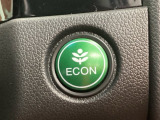 ★ECONスイッチ★ エコドライブを加速しよう!スイッチをONにすると、運転の仕方によるロスを抑え込み燃費をよくするようクルマが頑張ります(*^ー^*)燃費向上にチャレンジ♪