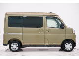 県内13店舗にて常時500台以上ダイハツ車を展示中です。見て、触って、納得のいく一台をぜひ見つけてください。