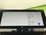 各種設定やBluetooth、Wi-Fi、音声・オーディオなどのメニューを画面で確認できます。タッチ操作で必要な項目を選びやすく、日常使いに便利な装備です。